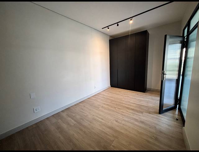 1 BEDROOM APARTMENT FOR SALE IN SANDOWN
